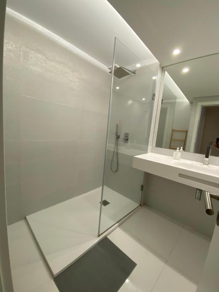 Bedrooms In Modern Guest House Алмада Экстерьер фото