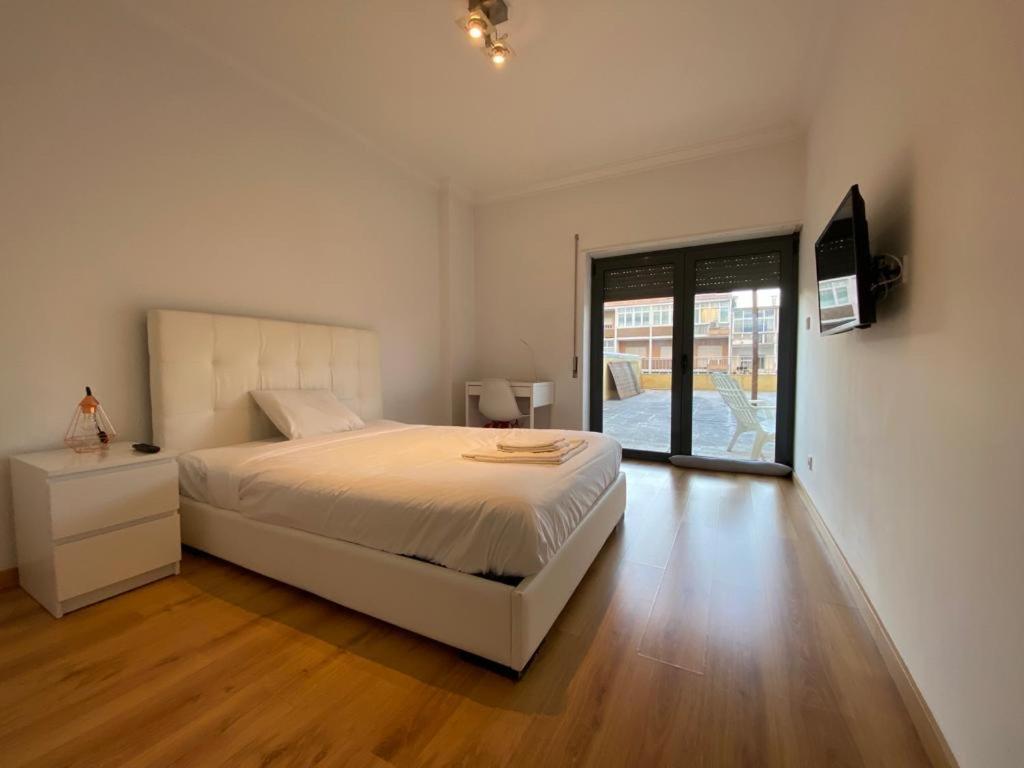 Bedrooms In Modern Guest House Алмада Экстерьер фото